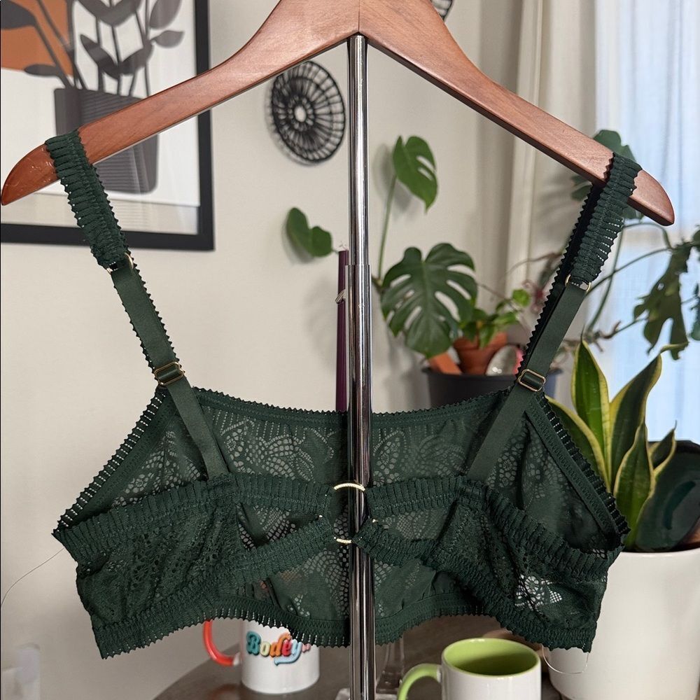 NWOT Aerie Green Lace Bralette L Pull on Feminine Gold - Picture 5 of 9